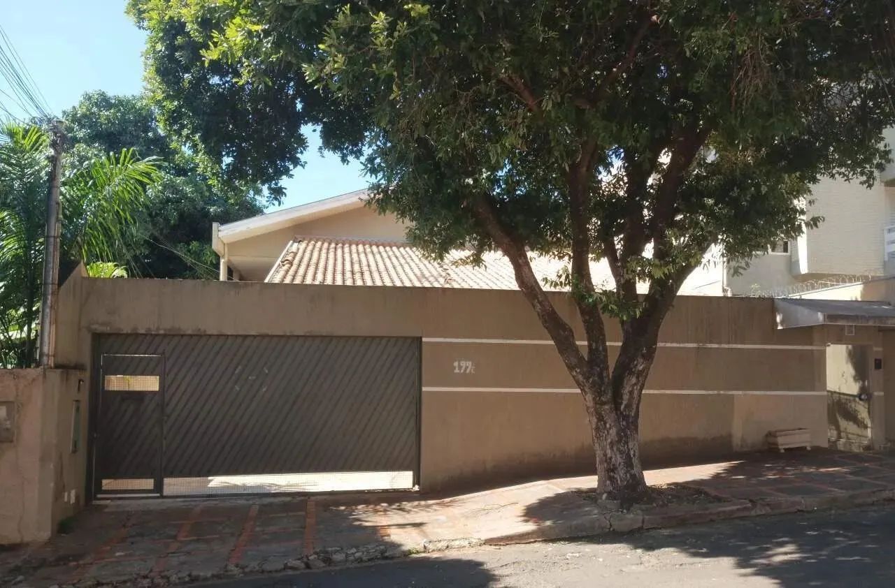 Oportunidade! Casa Ampla e Bem Localizada