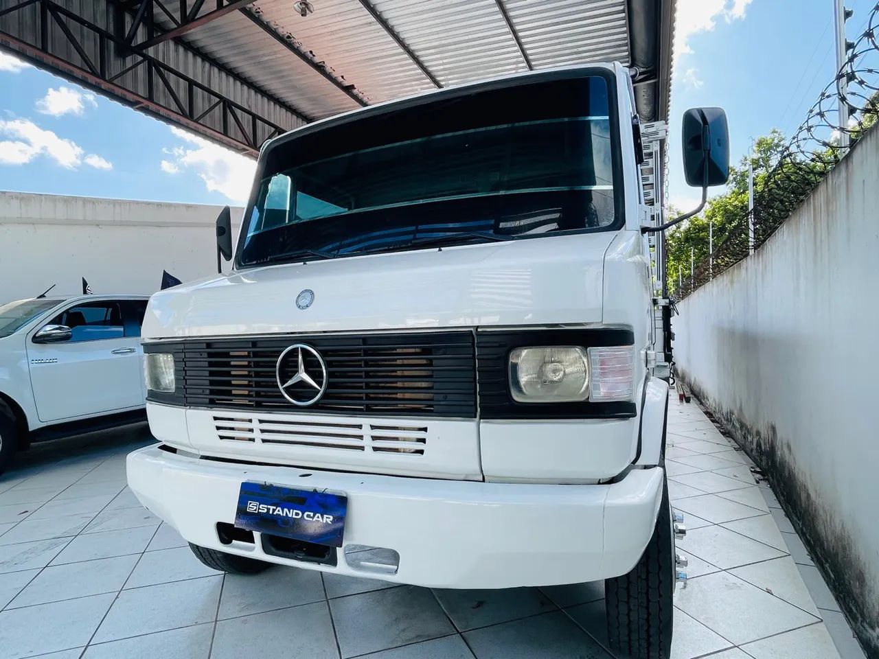 Caminhão Mercedes Benz 710 - Carga seca ano 2011 - Foto 6