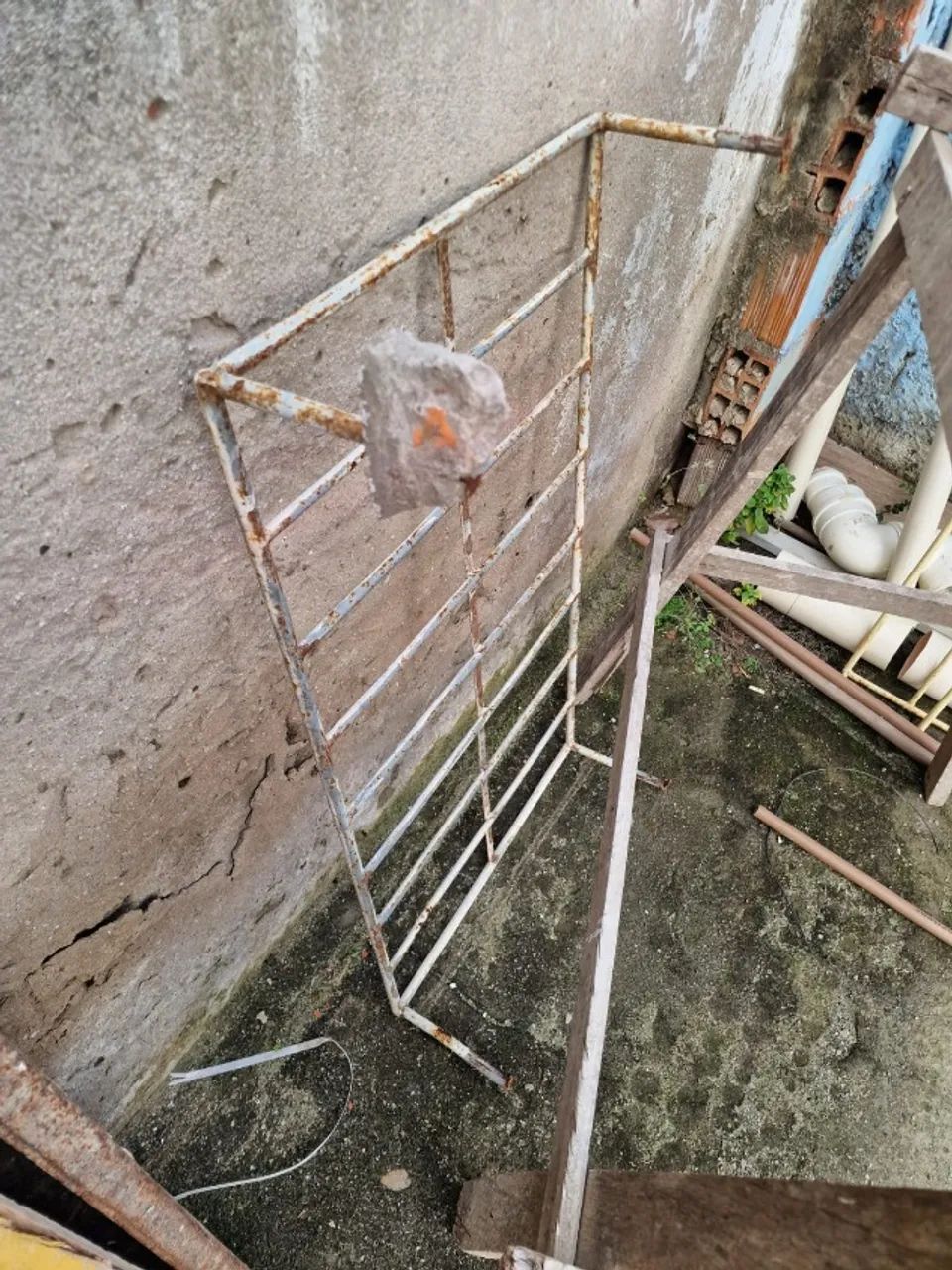 Grade e portão64397050286465120