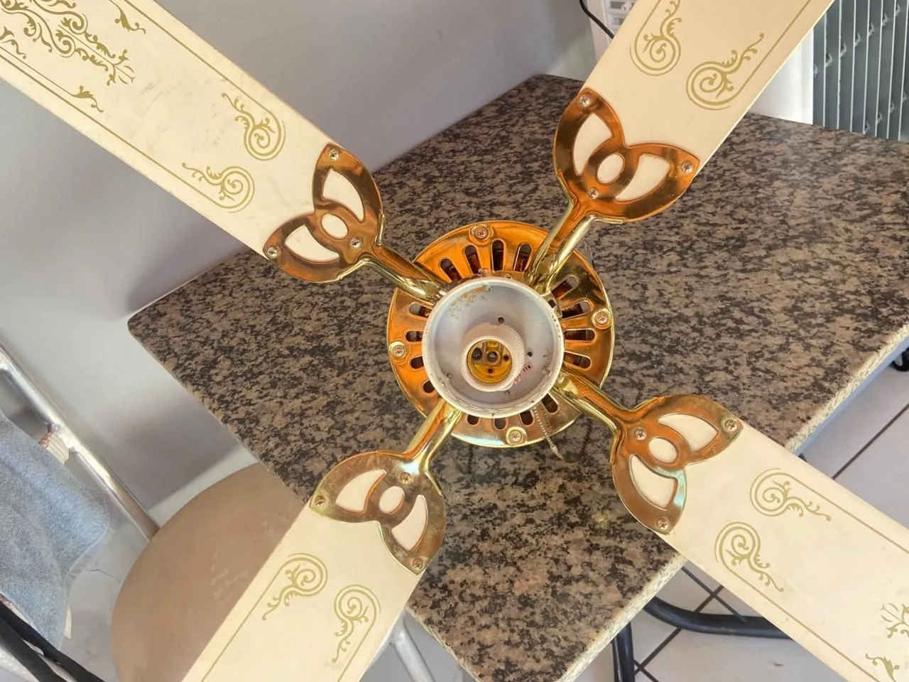 02 Ventiladores de Teto Clássico com 4 pás