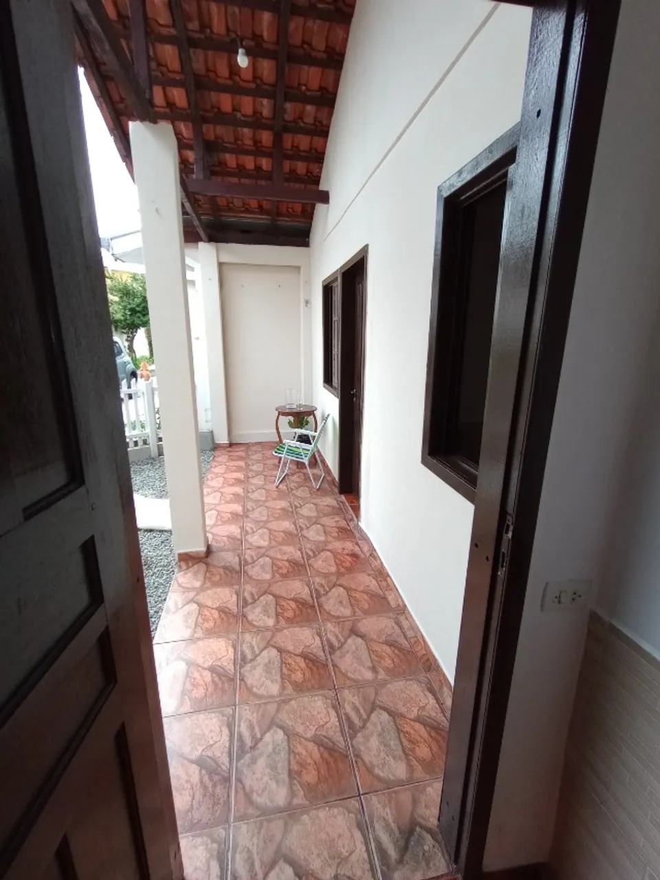 ALUGO CASA 2 QUARTOS E GARAGEM