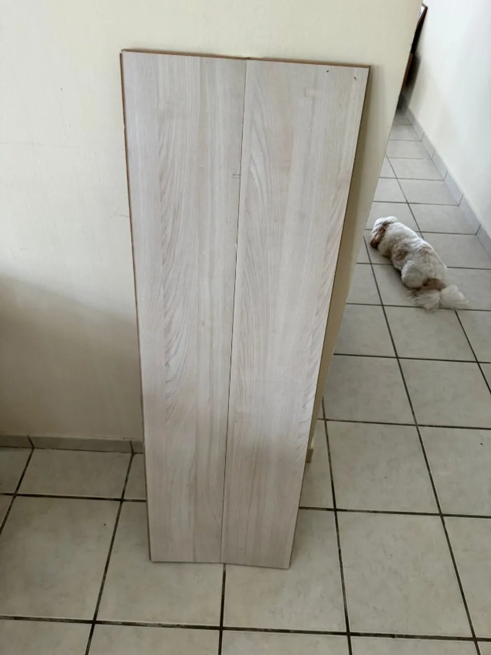 Piso laminado de madeira com Beje
