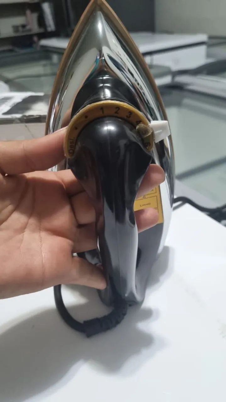 Ferro de Passar a vapor/ a seco leia descrição  - Foto 3