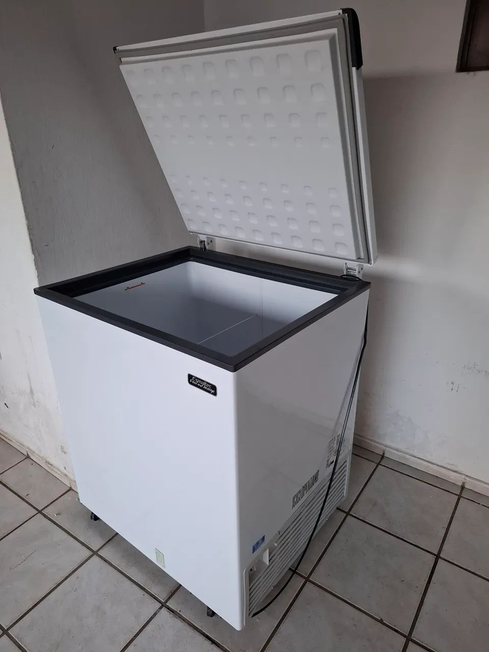Freezer horizontal esmaltec 214 lts nova - Geladeiras e Freezers