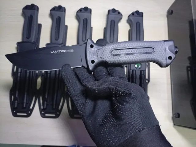 KIT FACA + PEDERNEIRA + BÚSSOLA + AMOLADOR + CASE 