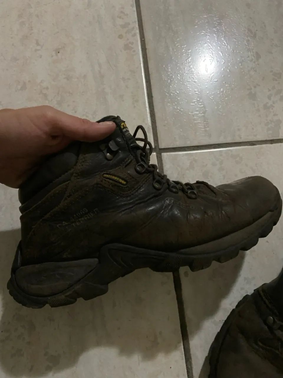 Bota de trilha impermeável  - Foto 4