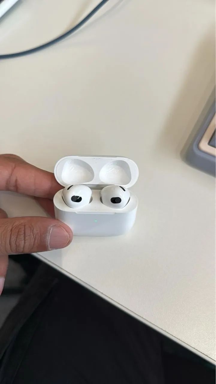 AirPods 3 Apple