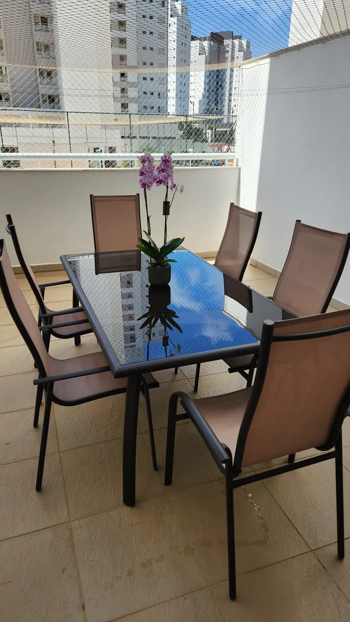 Mesa de Jantar 6 lugares com tampo de vidro, área interna ou externa gourmet, sol e chuva