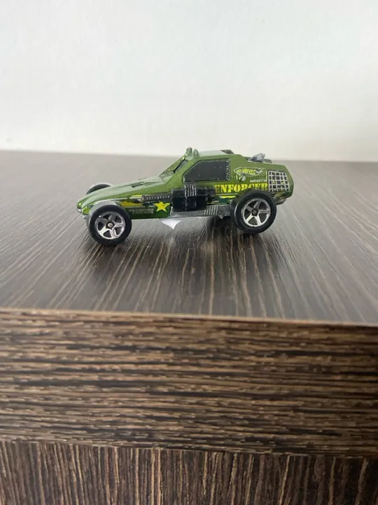 Carrinho Hot Wheels Enforcer