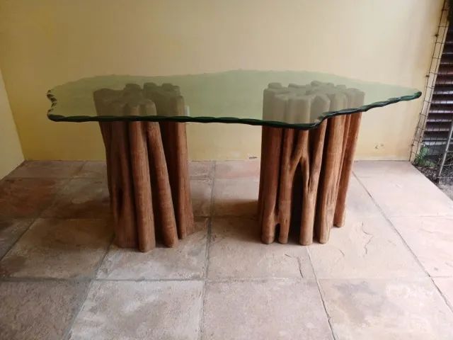 Mesa de jantar com bases em tronco de guarantã e tampo de vidro - Foto 2