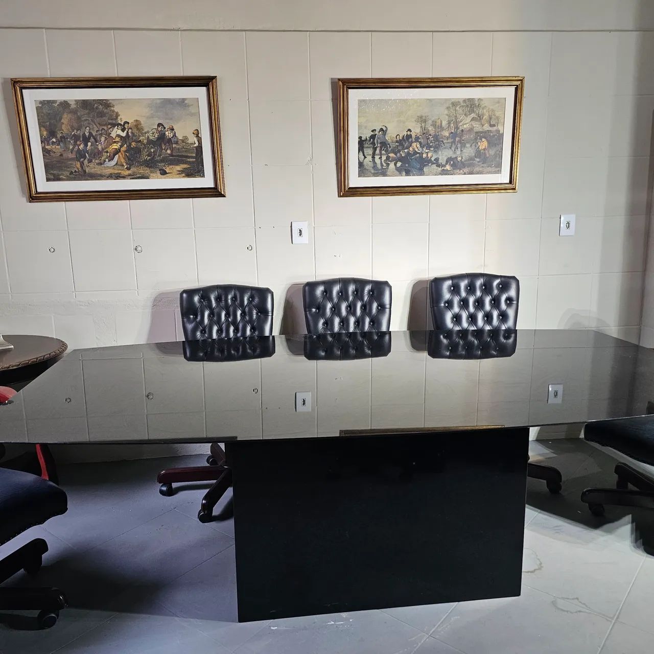 Móveis escritório super luxo, mesa com 6 cadeiras e 2 poltronas - Foto 3