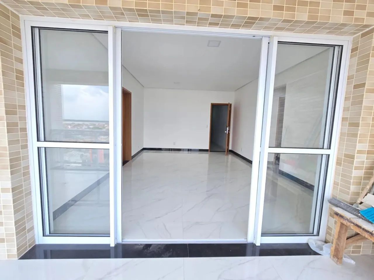 Alugo excelente apartamento no Ed. Torres Liberto