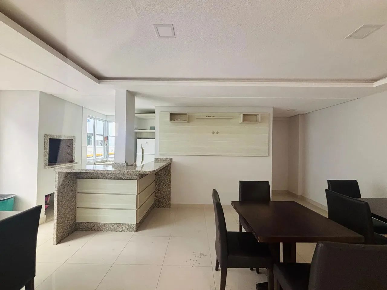 Apartamento frente rua e mobiliado para venda na Praia de Palmas, SC - Foto 3