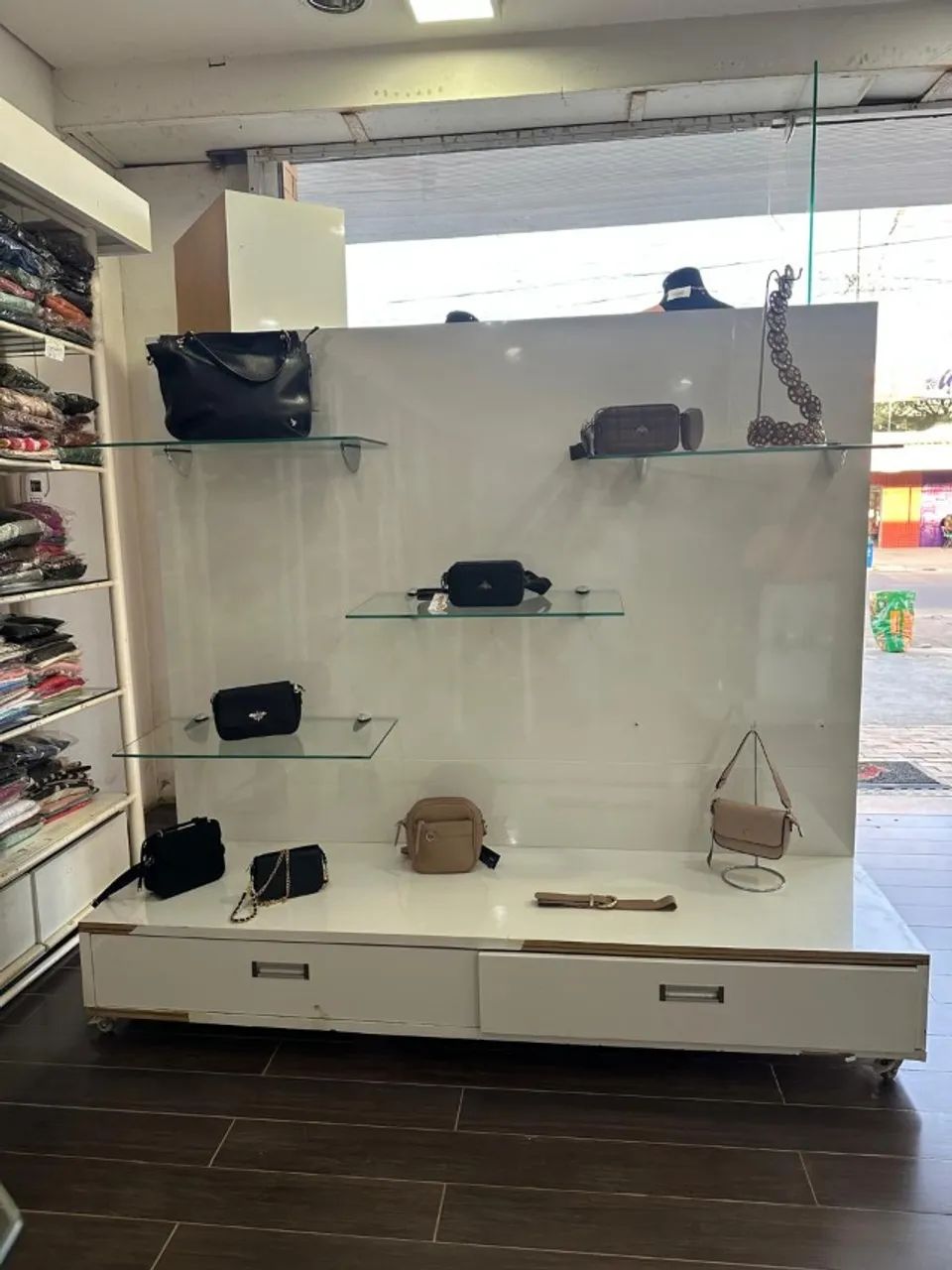 INSTALAÇÕES DE LOJA - Foto 2