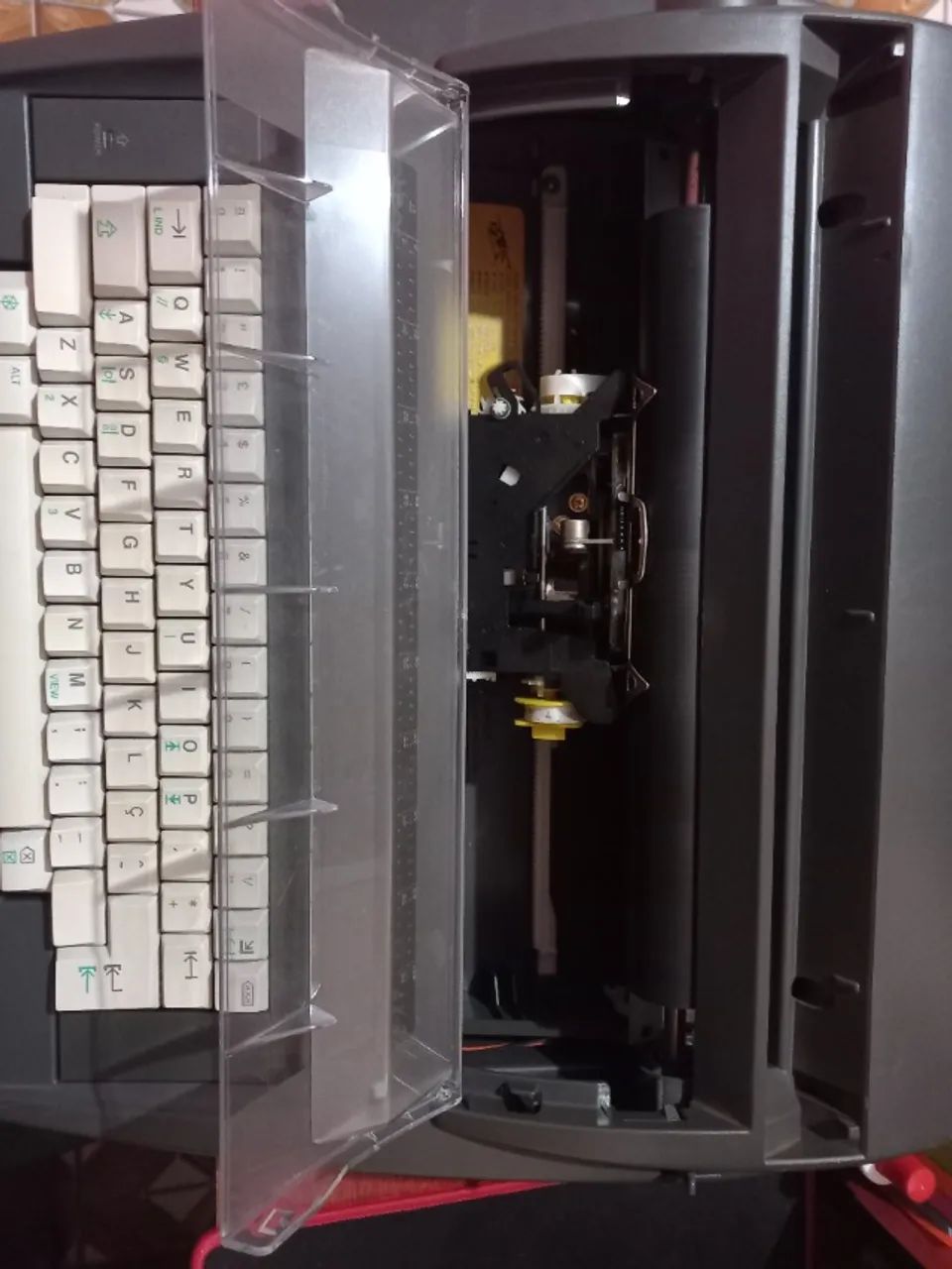 Máquina de escrever antiga64319325422851121