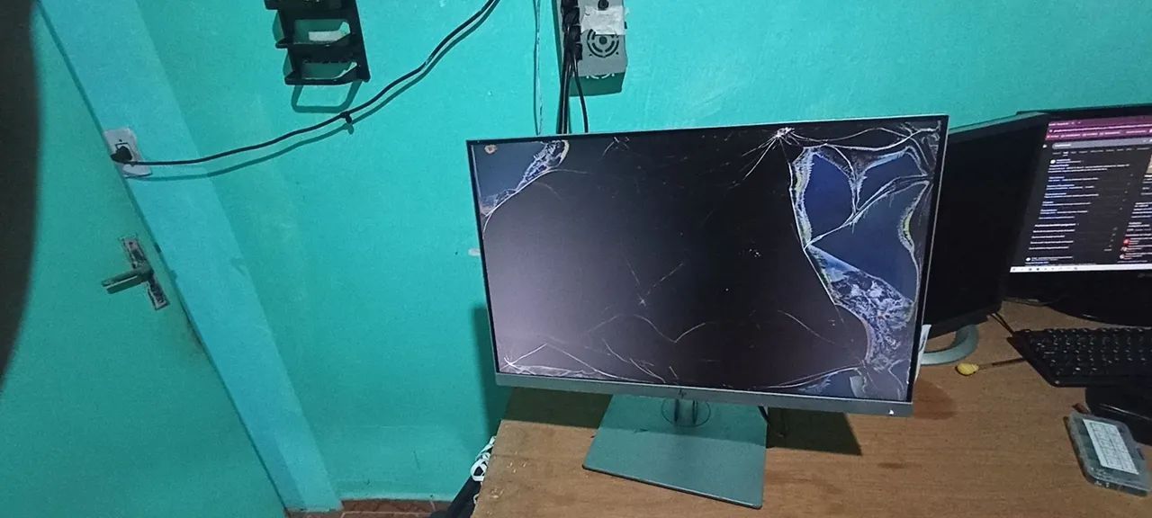 Monitor HP 24 polegadas- tela quebrada 64396504572034121