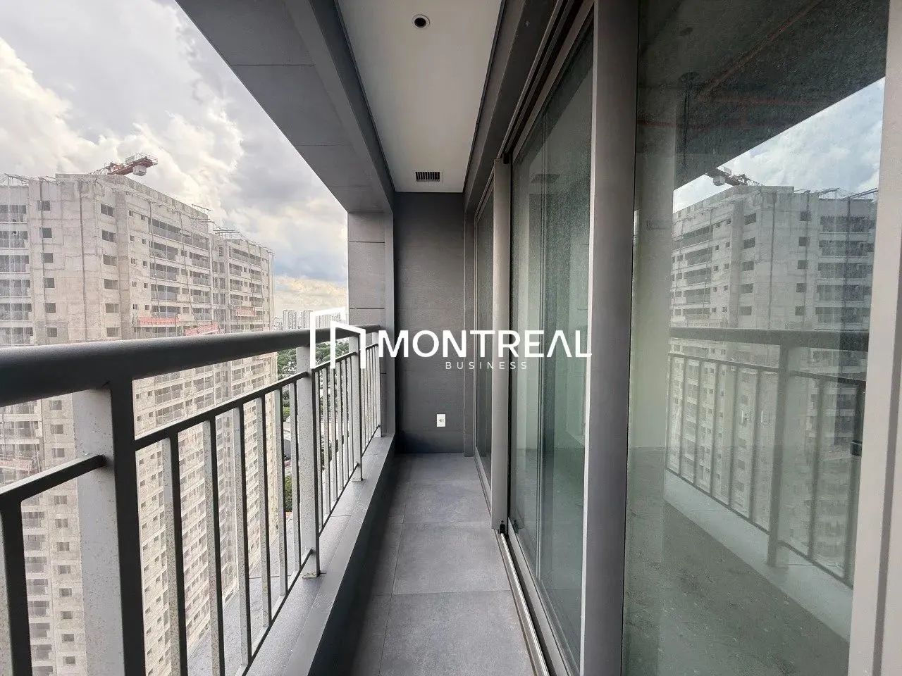 SALA COMERCIAL À VENDA NO TATUAPÉ COM COPA E 1 BANHEIRO.