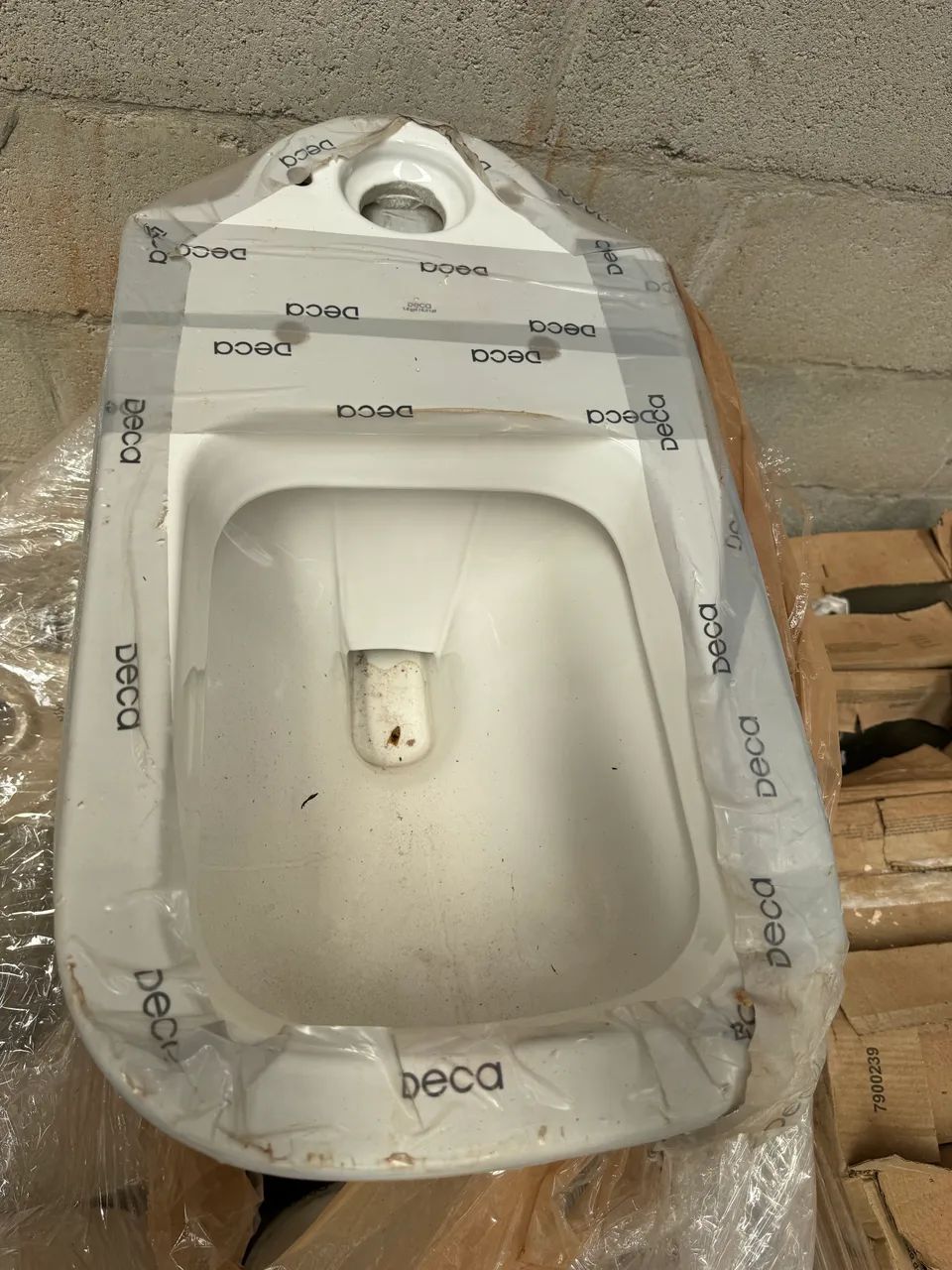 Deca toilets with built-in tank64311184513027120