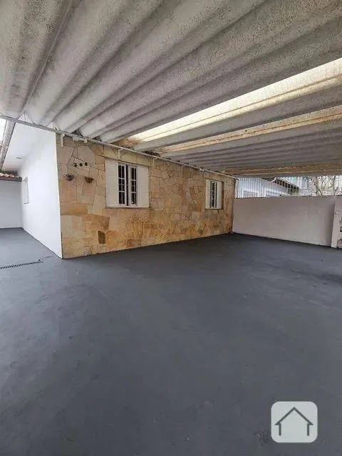 Terreno com uma casa térrea de 135m² com mais duas kitnets para venda no Butantã, bem pert