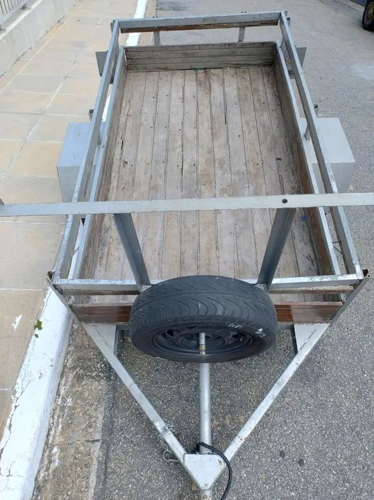 Carretinha reboque para transporte de carga
