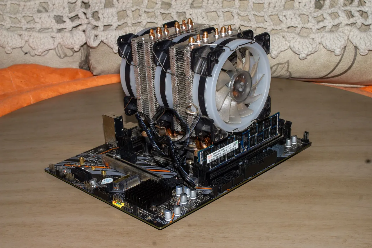 Kit Xeon E5 2673 v3 + Air Cooler 6 Heatpipes + 8 GB RAM - Usado