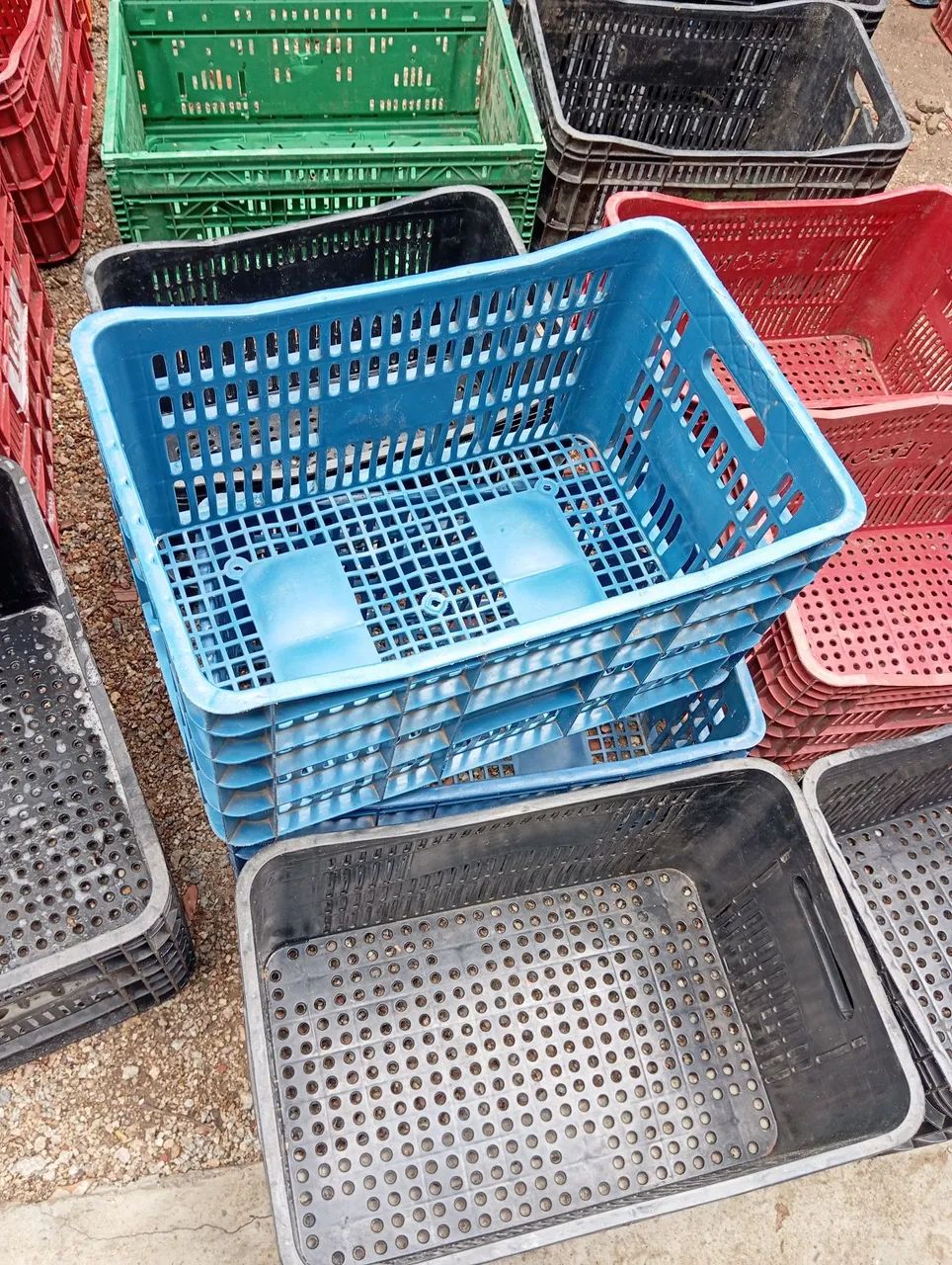 Caixa plástica hortifruti usada  - Foto 2