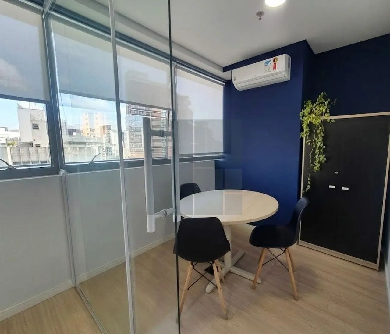 Sala Comercial de 80 m² com 2 Vagas para Locação no Condomínio Praça Pamplona - Foto 6