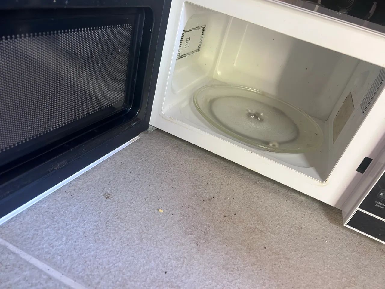 Micro ondas Midea semi novo - Foto 3