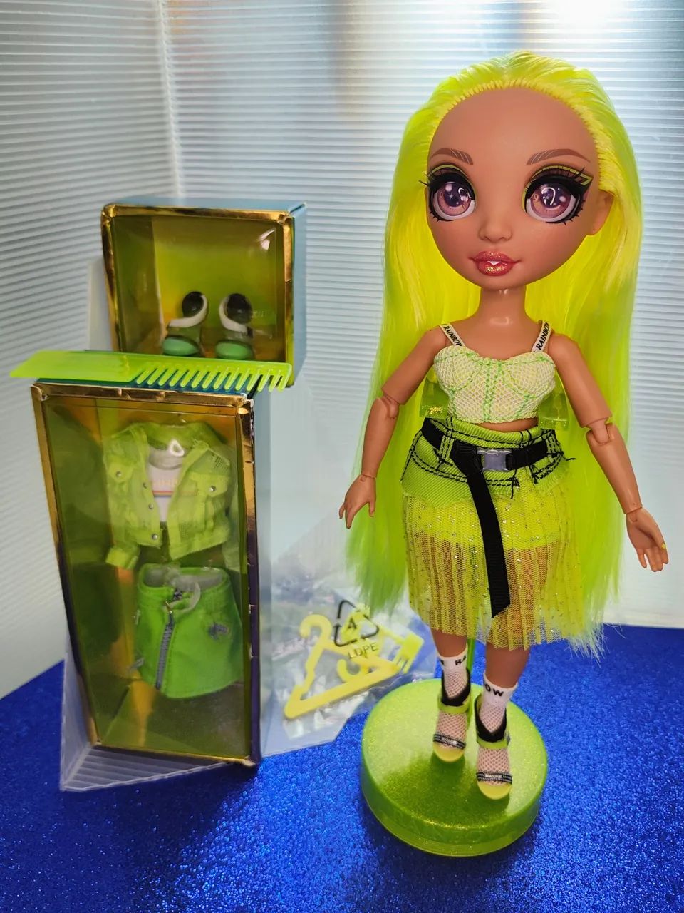 Boneca rainbow high karma - Foto 4