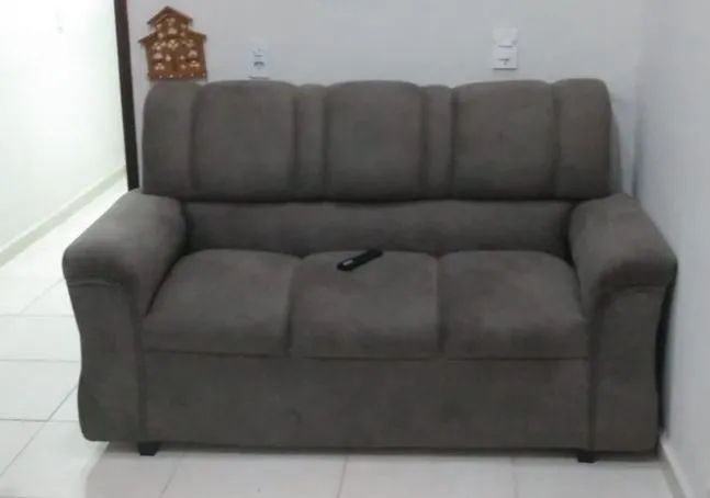 Sofá 3 lugares novinho e confortável
