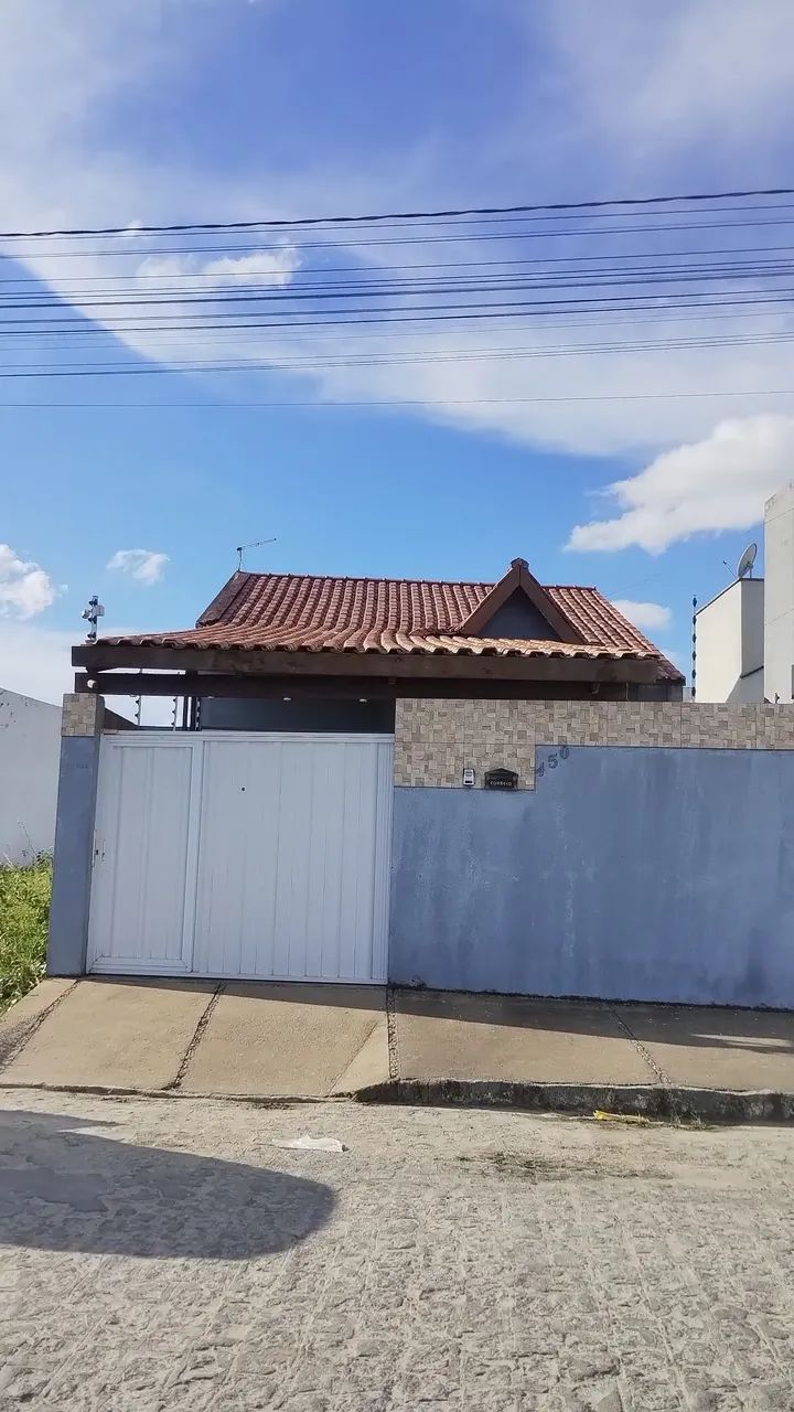 Casa com 3 quartos sendo uma suíte financiável 