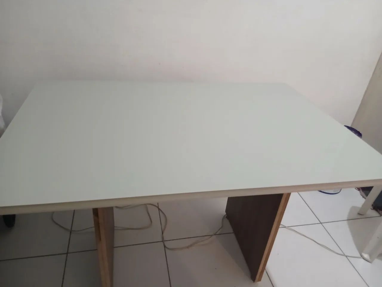 Mesa de vidro e MDF sem cadeiras - Foto 4