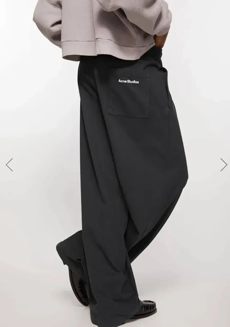 calça moletom acne studios black printed - Foto 3