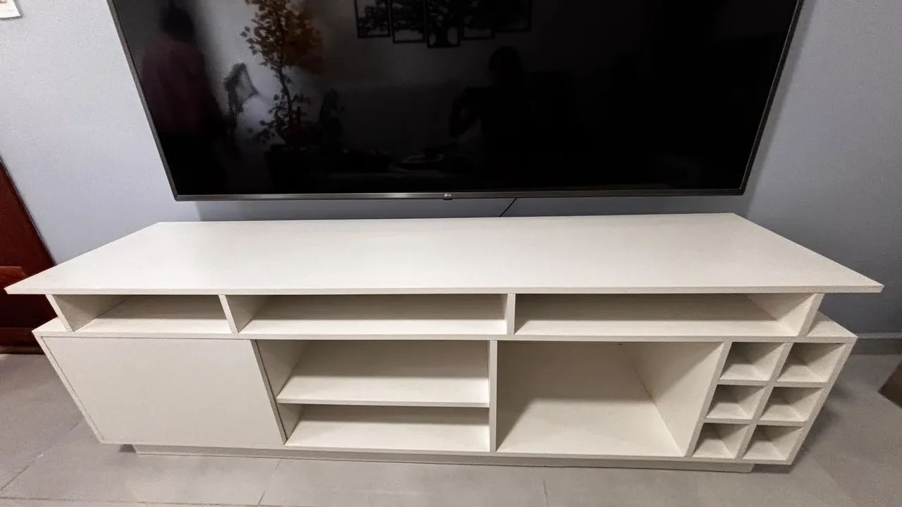 Vendo Rack em MDF branco para TV de 75? - Foto 3