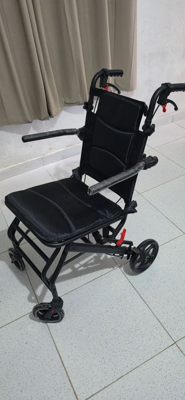 Cadeira de roda para idoso compacta - Foto 3