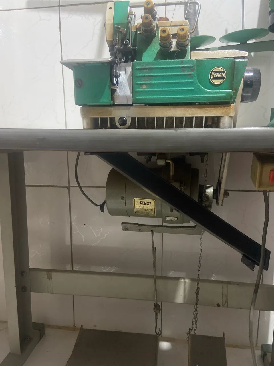 Vende-se máquina de costura reta e overloque  - Foto 4