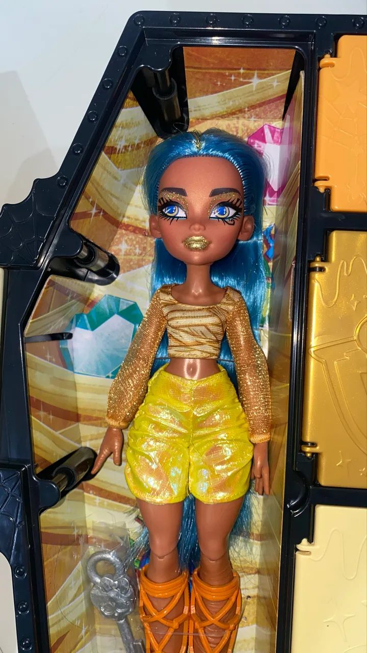 Boneca Monster high Cleo skulltimates secrets fearidescent 