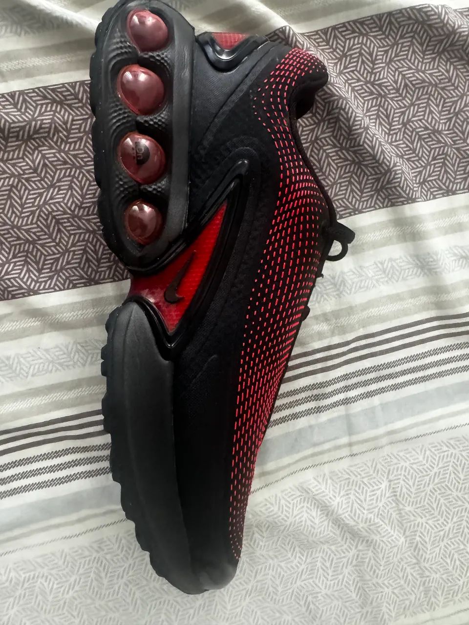 Tênis Nike Air max Dn vermelho e preto 