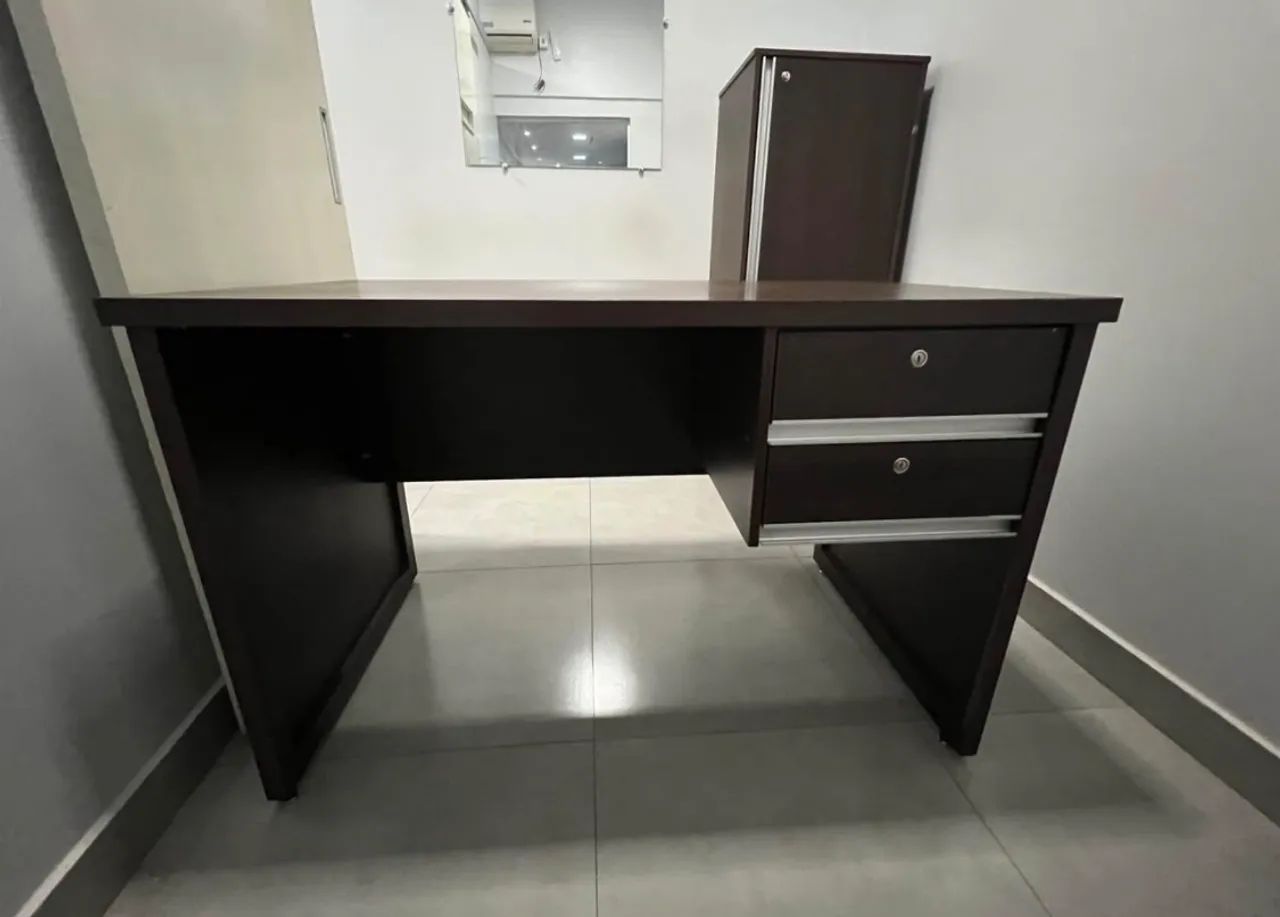  Mesa de Escritório usada com 2 Gavetas.