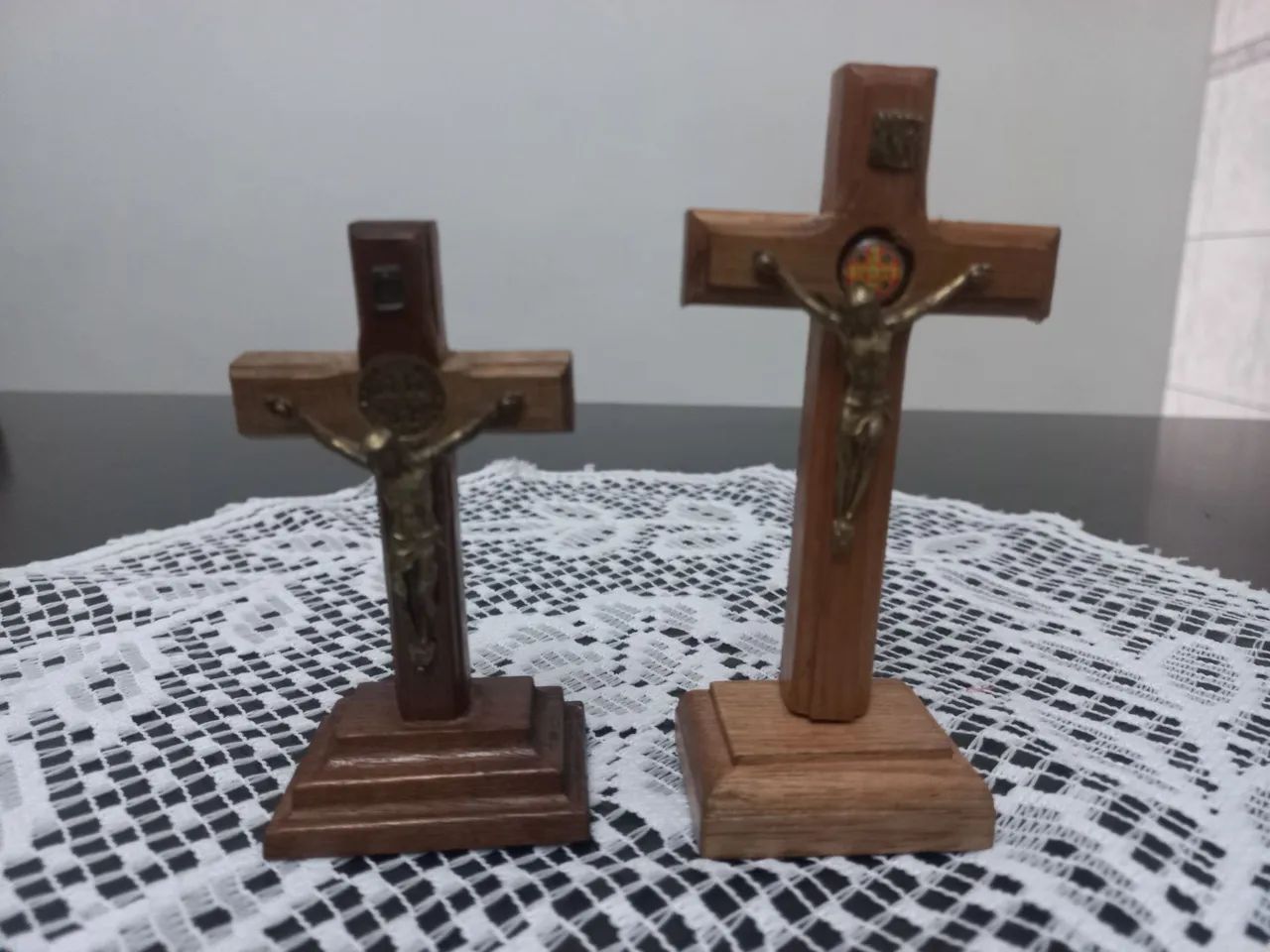 2 mini crusifixo Jesus medida 8  cm e 11 cm  - Foto 5