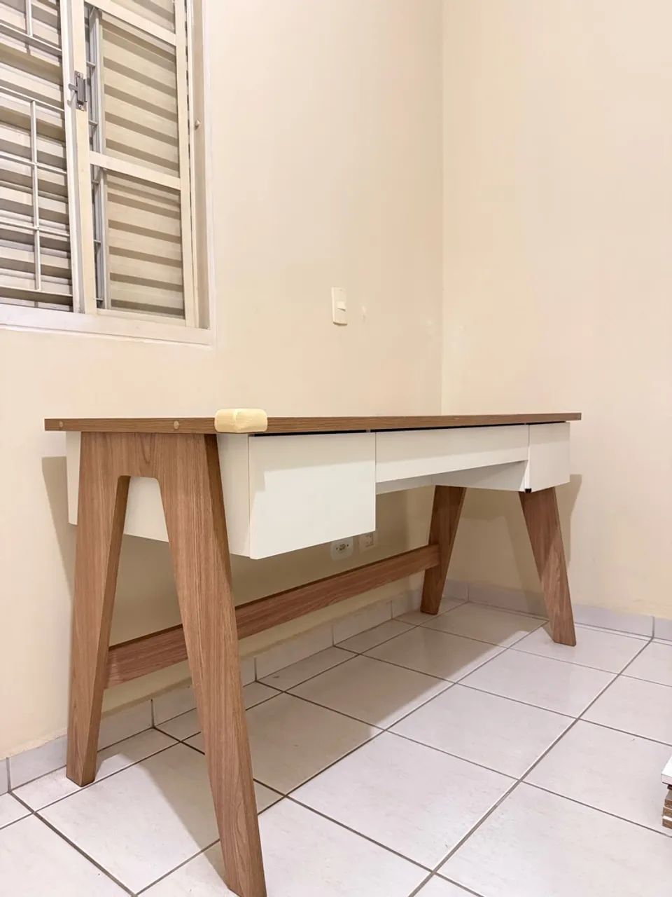 Mesa escritório com 3 gavetas