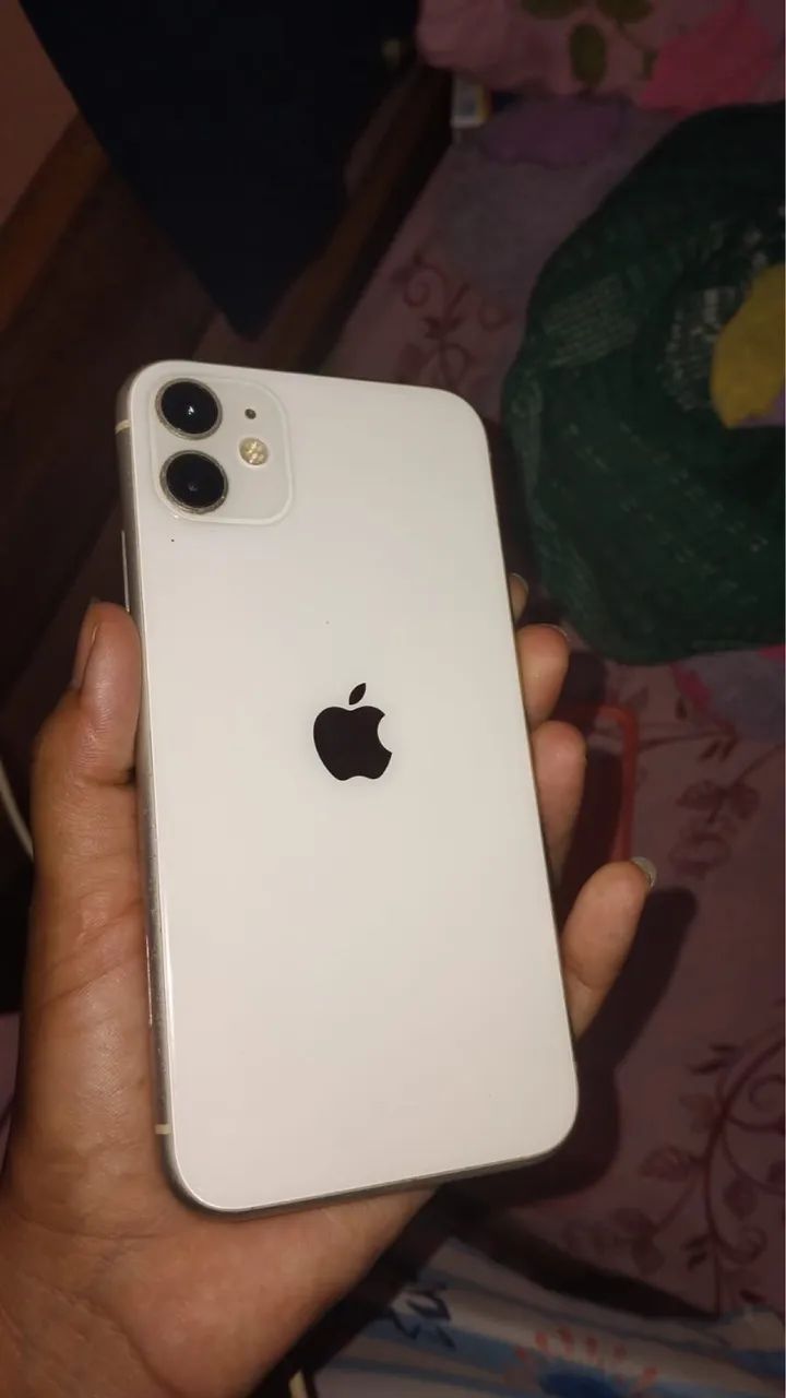 iPhone 11 vendo ou troco com volta 