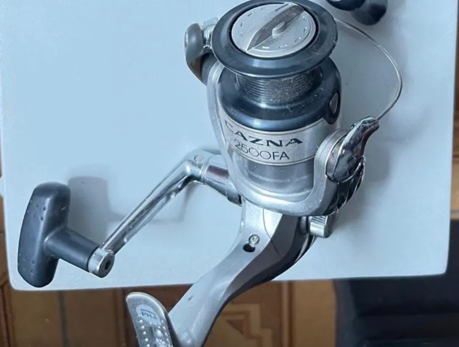 Molinete Shimano Cazna 2500FA