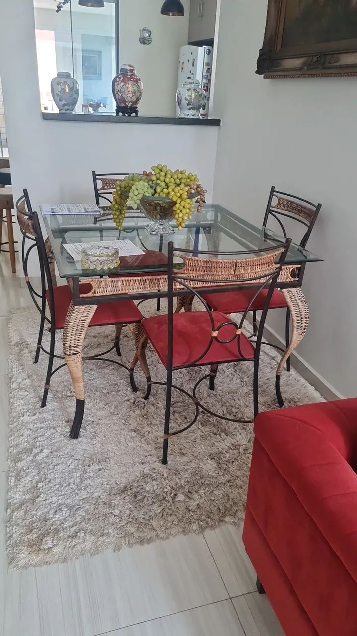 Mesa e aparador