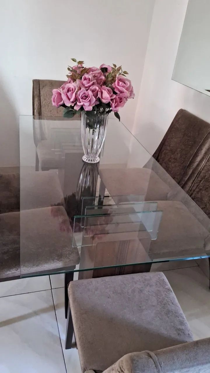 Vendo mesa com 6 cadeiras em perfeito estado