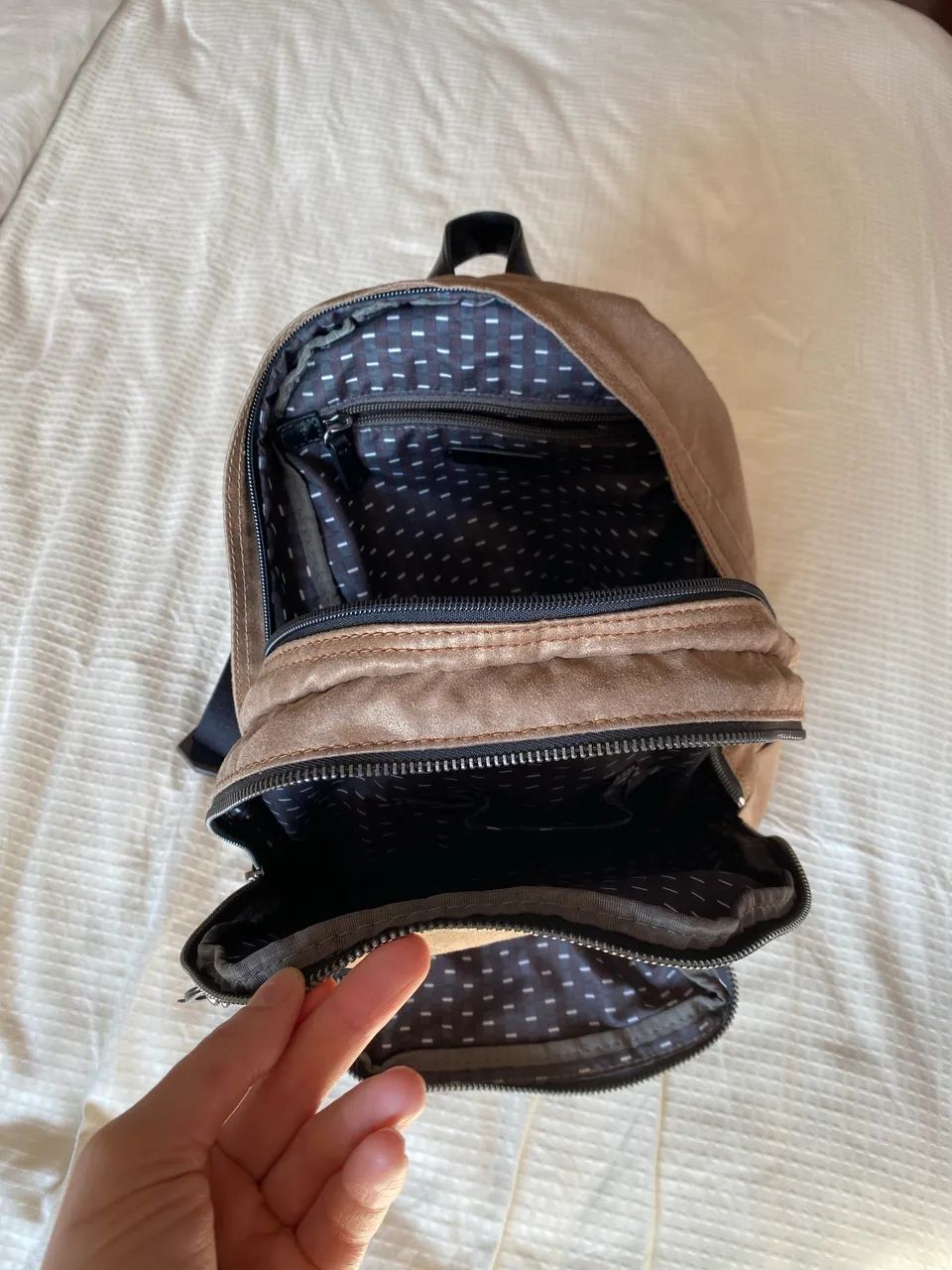 Mochila pequena original Kipling marrom  - Foto 2