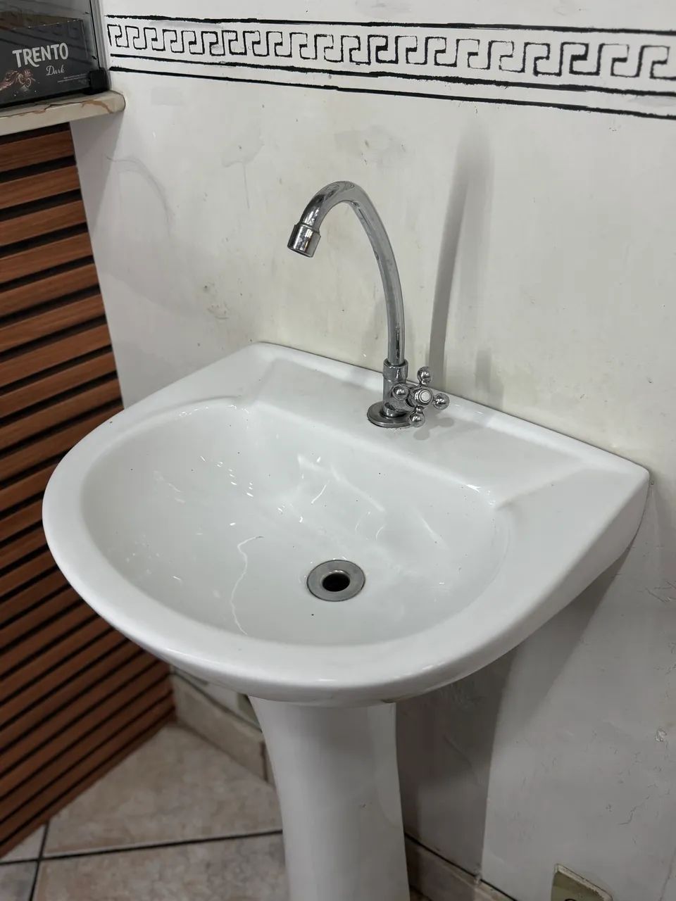 Lavatório com coluna + torneira celite 439340399896176642