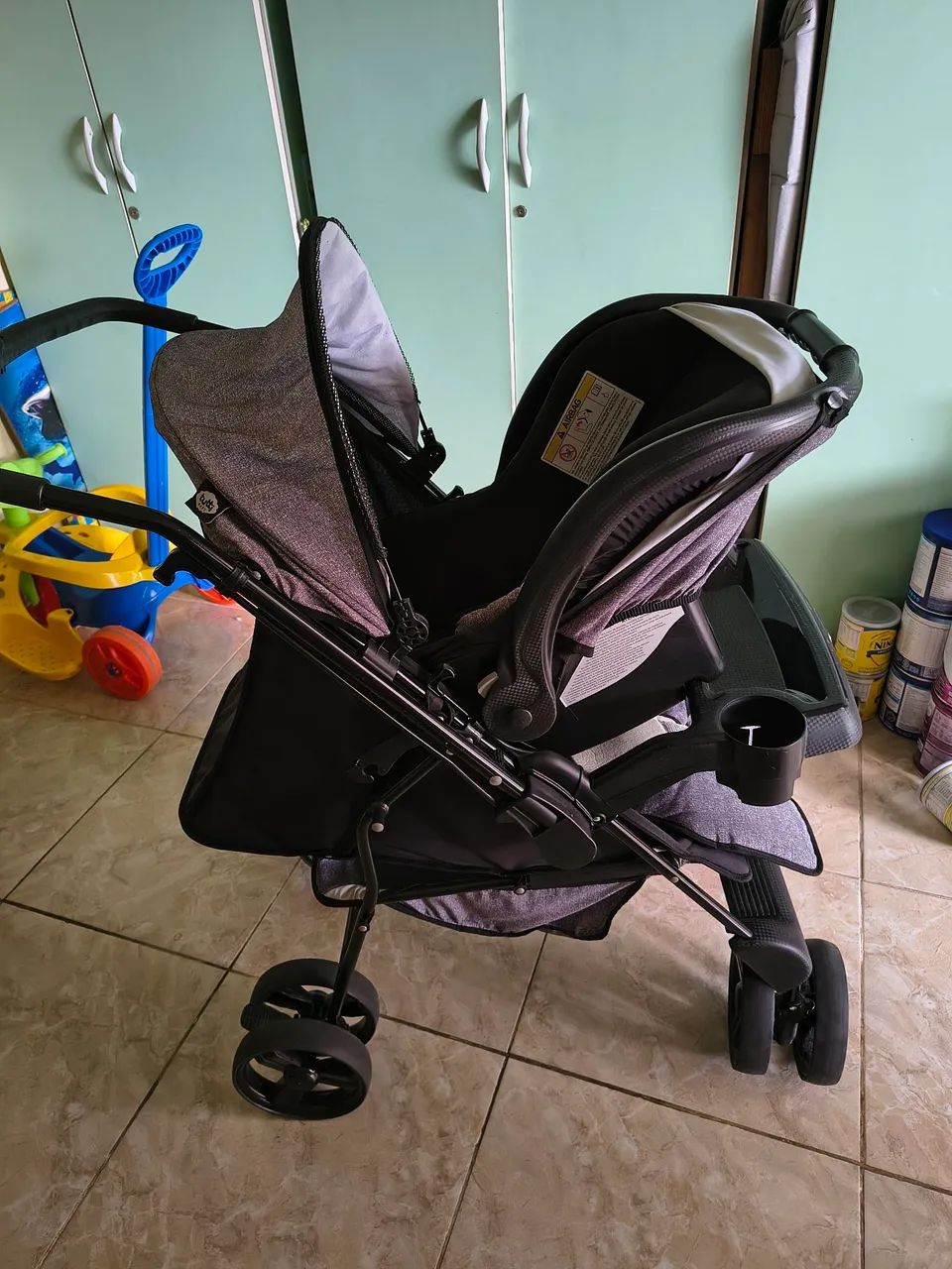 Carrinho e bebe conforto 