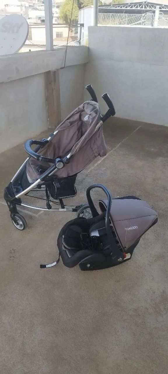 Carrinho de Bebê com Bebê Conforto  - Foto 4