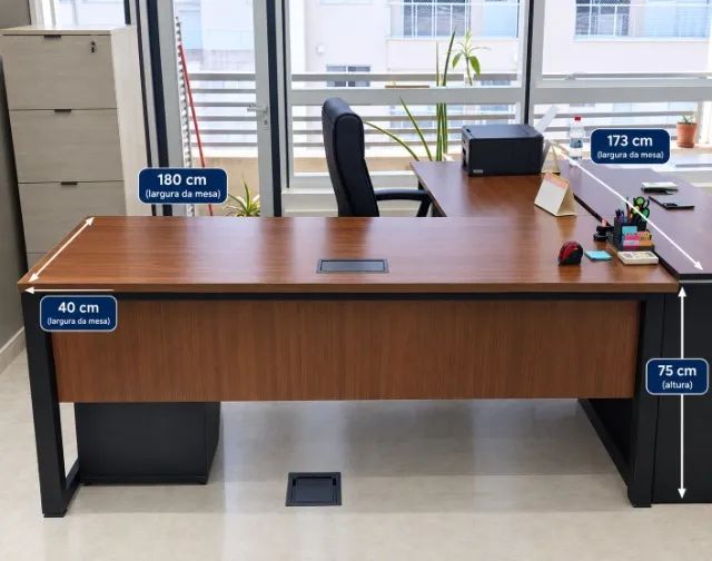 Mesa de escritório em L 